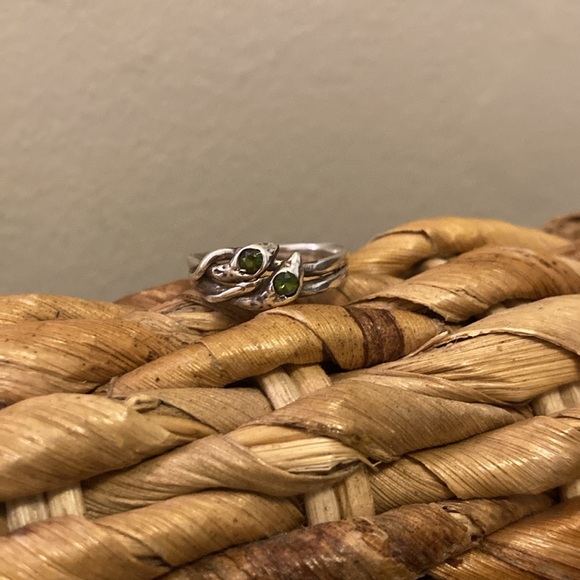 Vintage 925 sterling silver. approximately size 6.75 US snake ring. Peridot. - Picture 3 of 8